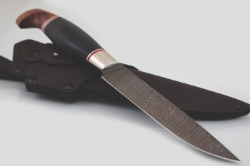 Охотничий нож "Финский" Дамасская сталь. Рукоять кожа, палисандр Сантос.